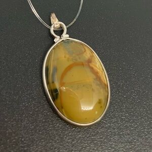 Beautiful Women’s Vintage Sterling Silver Crystal Pendant
